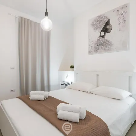 Crystal Waters House Holiday home