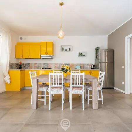 Crystal Waters House Holiday home *
